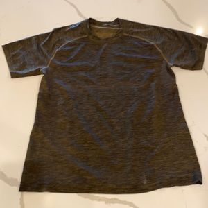 Lululemon Men’s Shirt - Size Medium